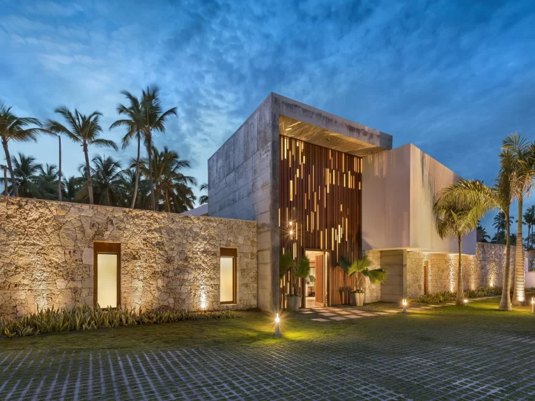 Lulu Villa House by Dante Luna